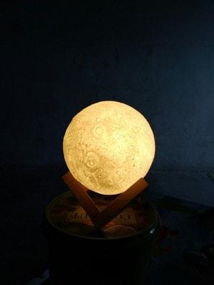 Moon<b style="color:White;"><font size="1"> -</font></b>Shaped Table Lamp 45V